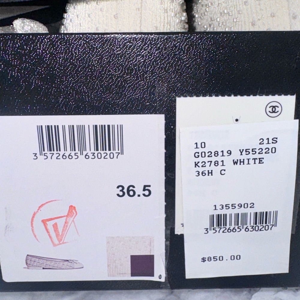 Authentic Chanel ballet flats. Original receipt, dust bags, Chanel box, and bag. - Picture 9 of 9